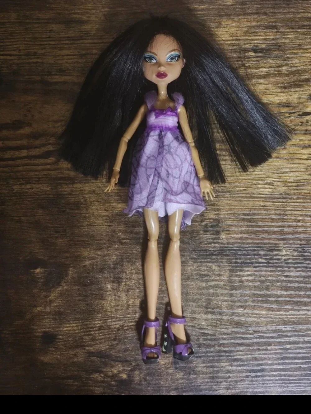 Beautiful 2008 Monster High Cleo de Nile With Purple Outfit